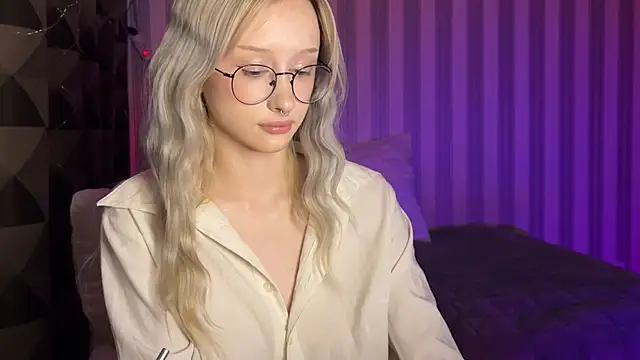 Snapshot of mayvi_cold chatting on 01-18-25, 11:33 mayvi cold online show from 01-18-25, 11:33