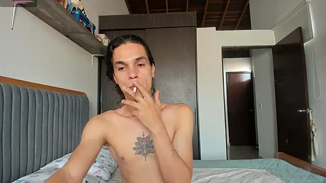 uglycoyote18 online show from 12-05-24, 08:00