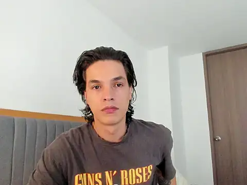 uglycoyote18 online show from 04-25-26, 08:28