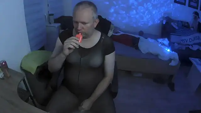 Snapshot of ShyBoy1982 chatting on 09-27-25, 10:15 ShyBoy1982 online show from 09-27-25, 10:15