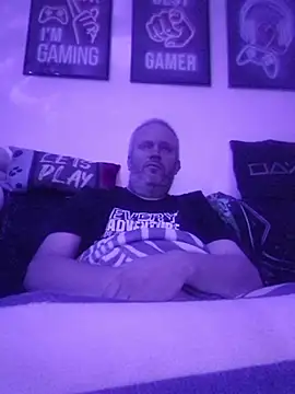 Snapshot of ShyBoy1982 chatting on 10-18-25, 09:15 ShyBoy1982 online show from 10-18-25, 09:15