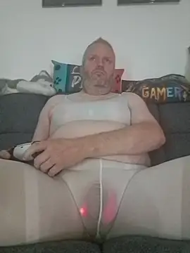 Snapshot of ShyBoy1982 chatting on 11-09-25, 12:31 ShyBoy1982 online show from 11-09-25, 12:31