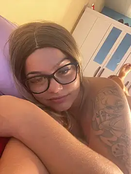 Snapshot of Lolacavalona chatting on 12-21-24, 05:07 Lolacavalona online show from 12-21-24, 05:07