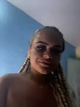 Snapshot of Lolacavalona chatting on 01-14-25, 09:30 Lolacavalona online show from 01-14-25, 09:30