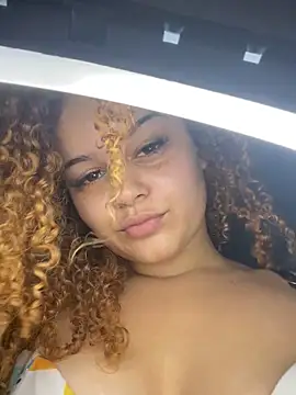 Snapshot of Lolacavalona chatting on 09-18-25, 05:04 Lolacavalona online show from 09-18-25, 05:04