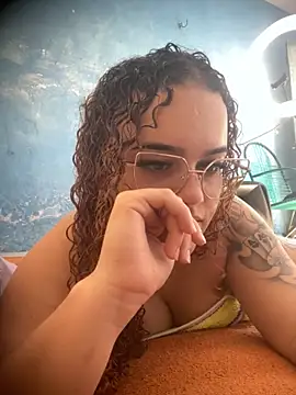 Snapshot of Lolacavalona chatting on 11-03-25, 05:03 Lolacavalona online show from 11-03-25, 05:03