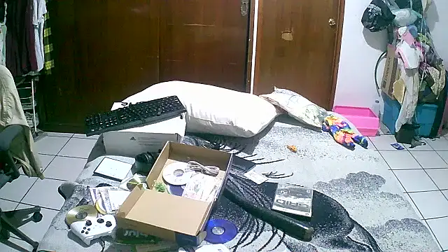 Snapshot of jperezofficial1 chatting on 10-05-25, 04:11 jperezofficial1 online show from 10-05-25, 04:11