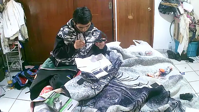 Snapshot of jperezofficial1 chatting on 10-08-25, 05:10 jperezofficial1 online show from 10-08-25, 05:10