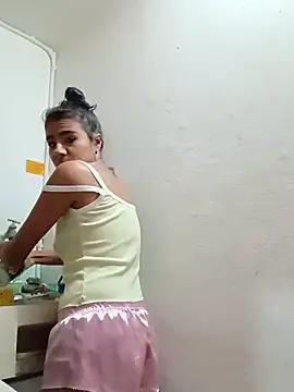 Snapshot of Leslly_ chatting on 12-22-24, 10:17 Leslly online show from 12-22-24, 10:17
