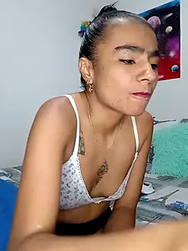 Snapshot of Leslly_ chatting on 12-31-24, 10:48 Leslly online show from 12-31-24, 10:48