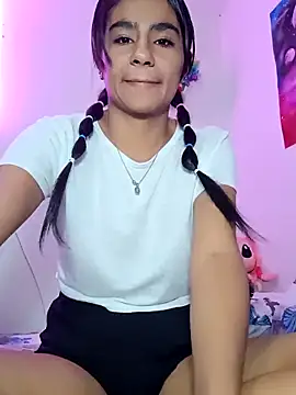 Snapshot of Leslly_ chatting on 02-22-25, 11:35 Leslly online show from 02-22-25, 11:35