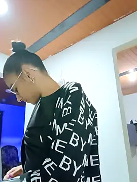 Leslly  online show from 04-25-26, 03:09