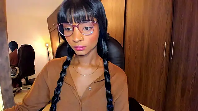 Snapshot of alikahouston4 chatting on 10-24-25, 05:04 alikahouston4 online show from 10-24-25, 05:04