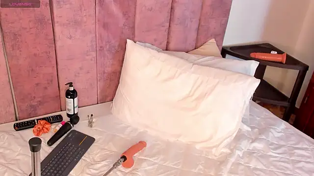 SelenaGmez online show from 02-03-26, 12:21