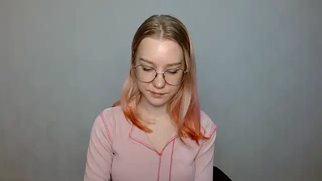 Snapshot of cindi_hot chatting on 12-22-24, 01:00 cindi hot online show from 12-22-24, 01:00