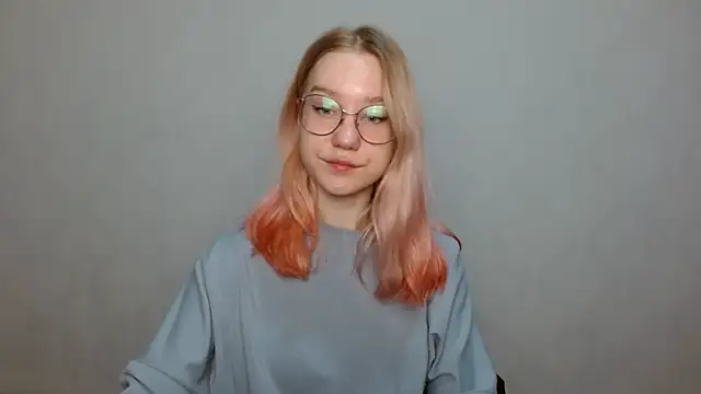 Snapshot of cindi_hot chatting on 12-23-24, 10:10 cindi hot online show from 12-23-24, 10:10