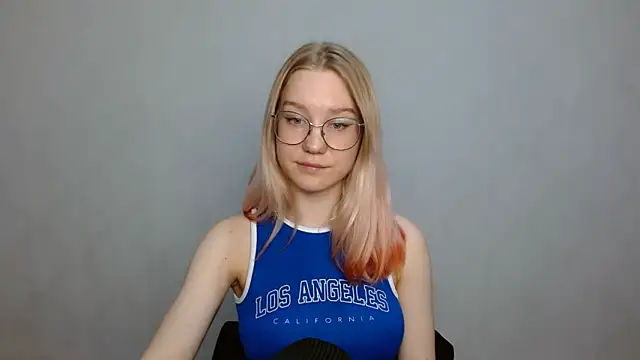 Snapshot of cindi_hot chatting on 01-03-25, 12:41 cindi hot online show from 01-03-25, 12:41