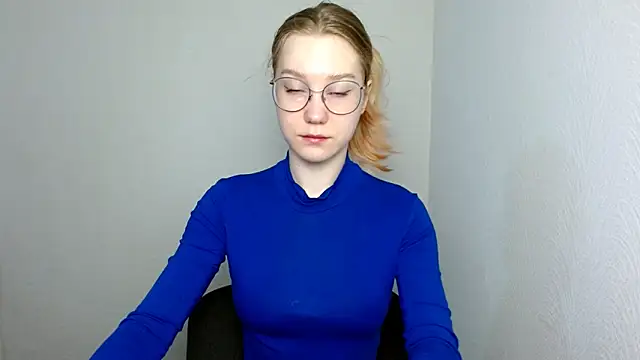 Snapshot of cindi_hot chatting on 03-15-25, 08:26 cindi hot online show from 03-15-25, 08:26