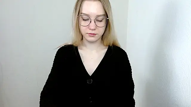 Snapshot of cindi_hot chatting on 03-18-25, 08:36 cindi hot online show from 03-18-25, 08:36
