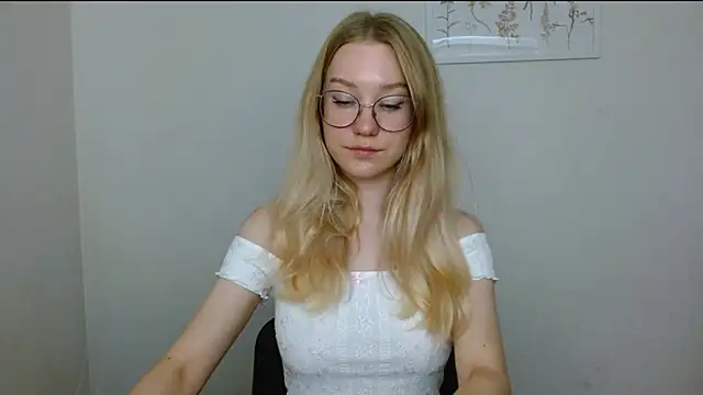 Snapshot of cindi_hot chatting on 09-09-25, 09:31 cindi hot online show from 09-09-25, 09:31