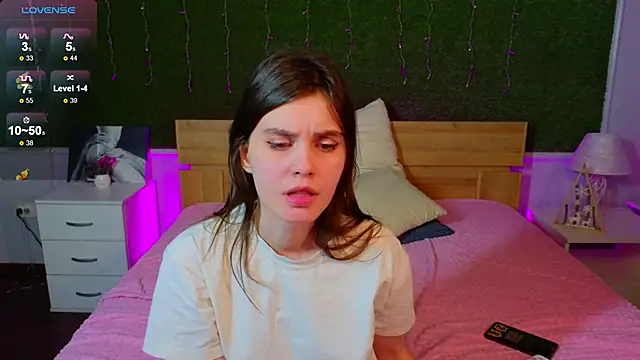 Snapshot of SusieMorris chatting on 12-04-24, 08:12 SusieMorris online show from 12-04-24, 08:12