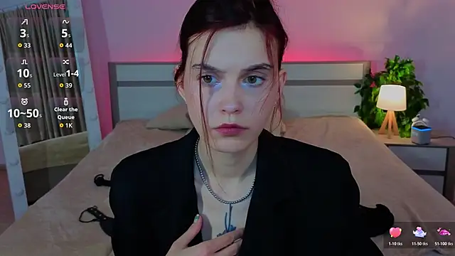 Snapshot of SusieMorris chatting on 11-10-25, 09:41 SusieMorris online show from 11-10-25, 09:41