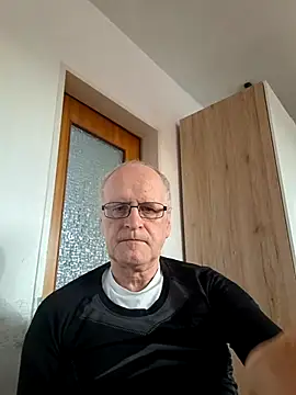 Milkasahne64 online show from 02-09-26, 03:05