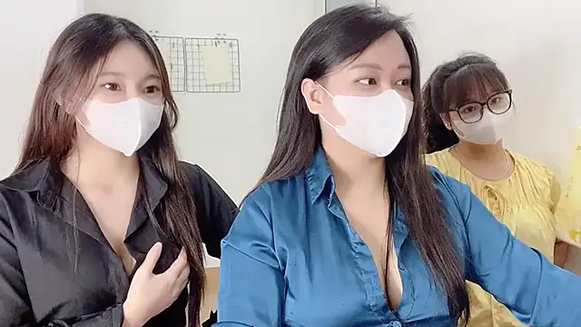 Snapshot of Bamboo_Swetie chatting on 12-22-25, 03:09 Bamboo Swetie online show from 12-22-25, 03:09