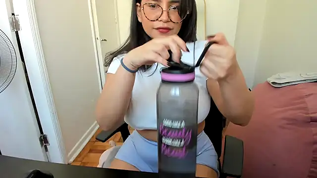 cinnamon rosa online show from 02-05-25, 09:18