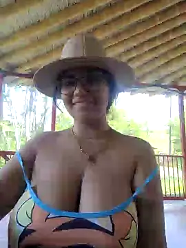 Snapshot of Sofythom1 chatting on 12-18-24, 04:17 Sofythom1 online show from 12-18-24, 04:17