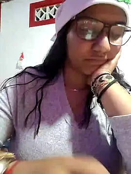 Snapshot of Sofythom1 chatting on 12-19-24, 04:02 Sofythom1 online show from 12-19-24, 04:02