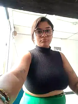 Snapshot of Sofythom1 chatting on 12-28-24, 07:22 Sofythom1 online show from 12-28-24, 07:22