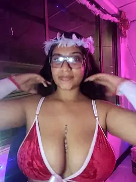 Snapshot of Sofythom1 chatting on 12-31-24, 06:37 Sofythom1 online show from 12-31-24, 06:37