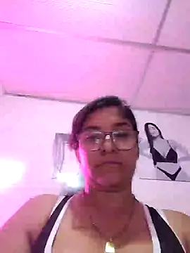 Snapshot of Sofythom1 chatting on 03-21-25, 03:01 Sofythom1 online show from 03-21-25, 03:01