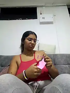 Snapshot of Sofythom1 chatting on 10-25-25, 01:35 Sofythom1 online show from 10-25-25, 01:35