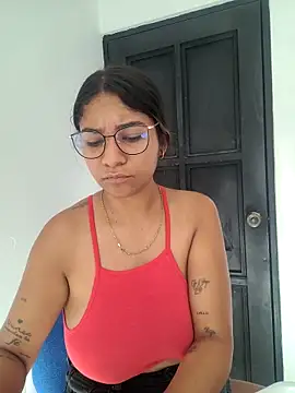 Snapshot of Sofythom1 chatting on 12-14-25, 08:02 Sofythom1 online show from 12-14-25, 08:02