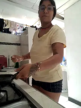 Snapshot of Sofythom1 chatting on 06-21-26, 05:15 Sofythom1 online show from 06-21-26, 05:15
