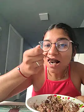 Snapshot of Sofythom1 chatting on 07-08-26, 03:49 Sofythom1 online show from 07-08-26, 03:49