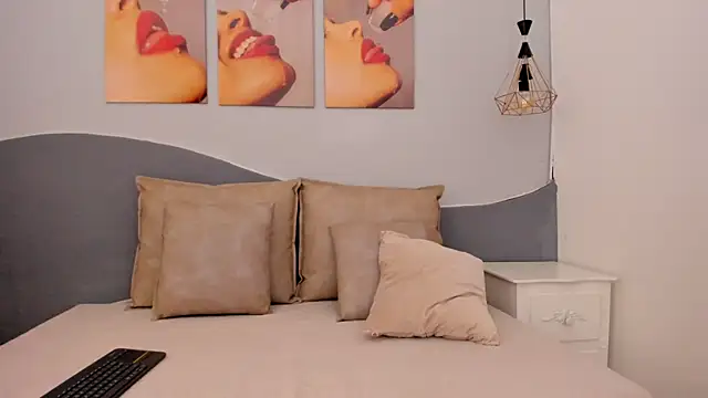 Snapshot of MarianaSanz chatting on 11-08-25, 01:11 MarianaSanz online show from 11-08-25, 01:11