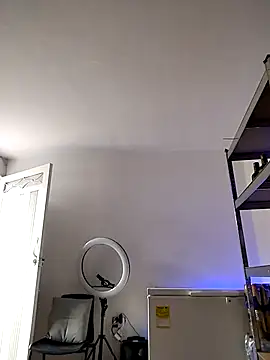 Snapshot of KateDer7 chatting on 10-13-25, 12:05 KateDer7 online show from 10-13-25, 12:05