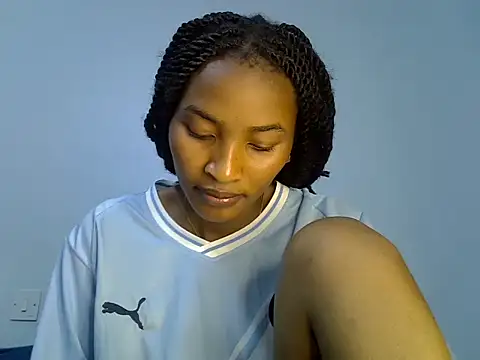 Snapshot of cute-alexis chatting on 10-12-25, 08:30 cute-alexis online show from 10-12-25, 08:30