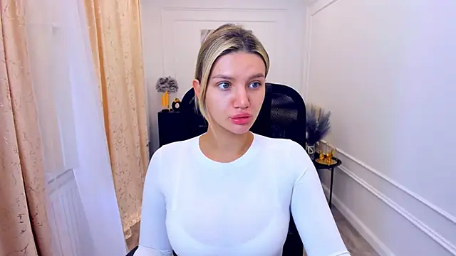 SelenaeMoore online show from 06-05-26, 03:46