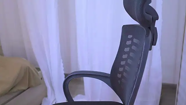 Snapshot of sinnn chatting on 10-15-25, 04:51 sinnn online show from 10-15-25, 04:51