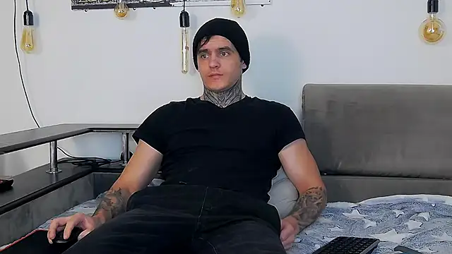 Snapshot of CarterCole chatting on 12-19-25, 12:45 CarterCole online show from 12-19-25, 12:45