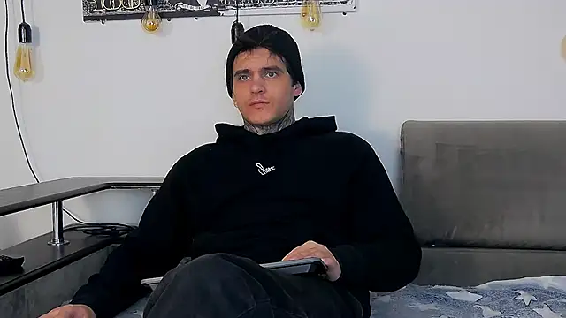 Snapshot of CarterCole chatting on 12-20-25, 10:00 CarterCole online show from 12-20-25, 10:00