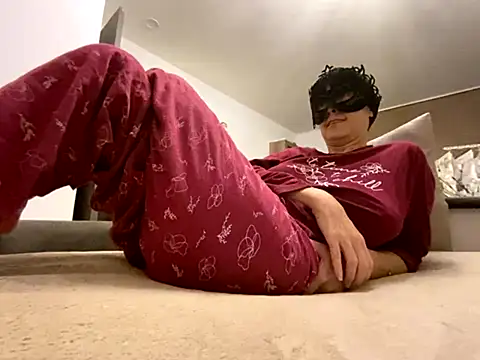 Marilou1983 online show from 11-18-25, 06:01