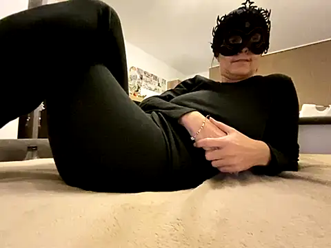 Snapshot of Marilou1983 chatting on 01-05-26, 05:27 Marilou1983 online show from 01-05-26, 05:27