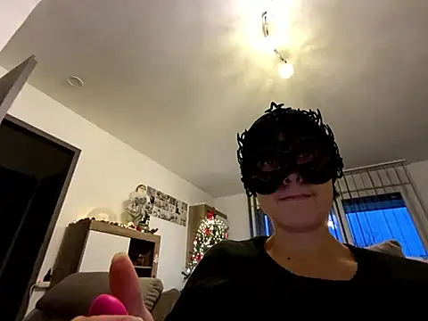 Snapshot of Marilou1983 chatting on 01-12-26, 04:12 Marilou1983 online show from 01-12-26, 04:12