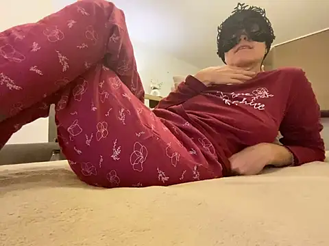 Snapshot of Marilou1983 chatting on 02-15-26, 09:55 Marilou1983 online show from 02-15-26, 09:55