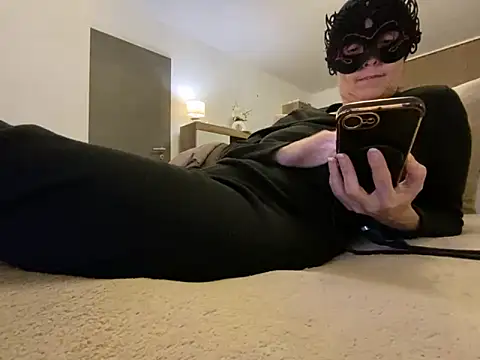 Snapshot of Marilou1983 chatting on 02-16-26, 10:06 Marilou1983 online show from 02-16-26, 10:06